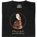 When in doubt, go to the library  - Hauptansicht T-Shirt Schwarz