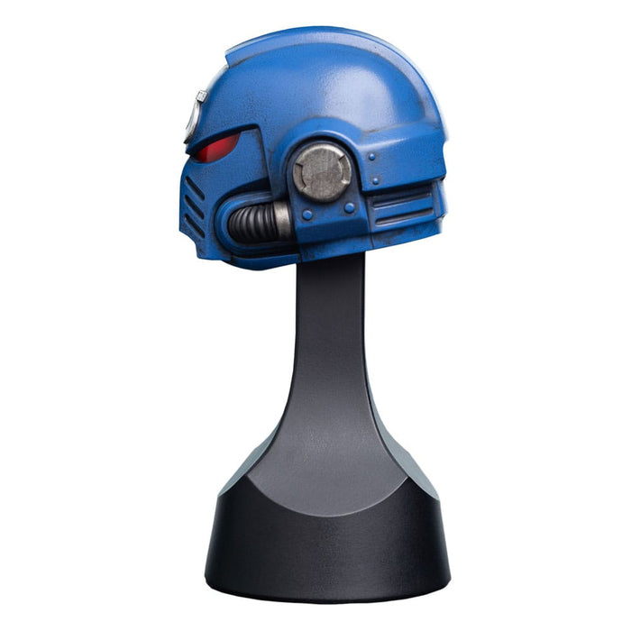 Réplica del casco de los Ultramarines de Warhammer 40,000
